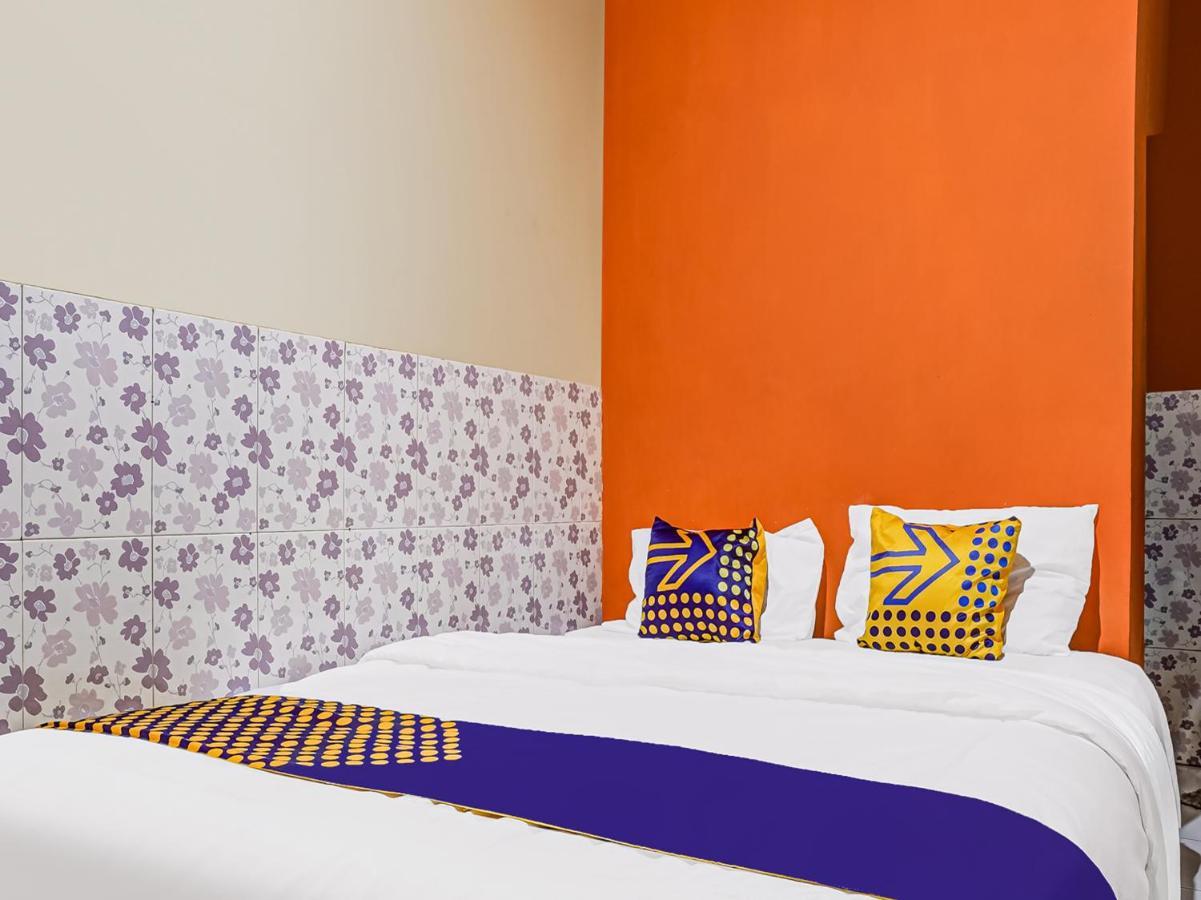 Spot On 91186 Losmen Yanti Hotel Bandung Exterior photo