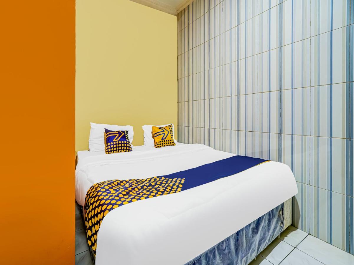 Spot On 91186 Losmen Yanti Hotel Bandung Exterior photo