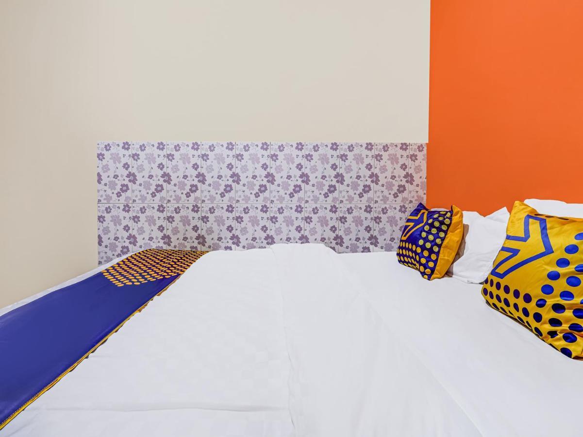 Spot On 91186 Losmen Yanti Hotel Bandung Exterior photo